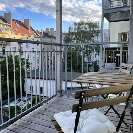 Newly Renovated In Ideal Location Apartment