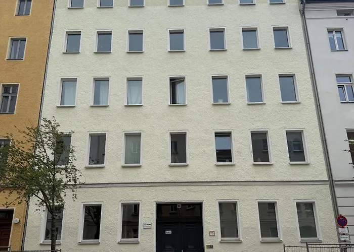 Newly Renovated In Ideal Location